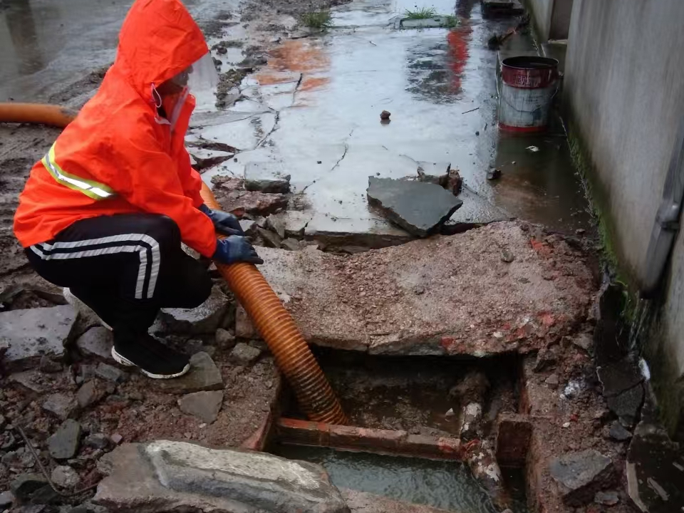 湖州专业清理污水池 炜誉市政以规范流程守护城市 “肠道”