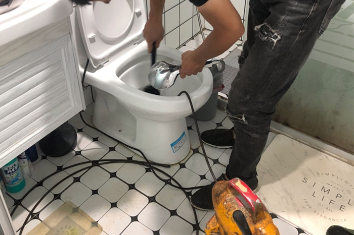 湖州马桶经常堵塞竟是因为它们,别因方便惹来大麻烦